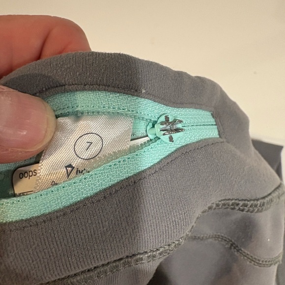 Ivivva Gray Kids Leggings 7 - Picture 4 of 6